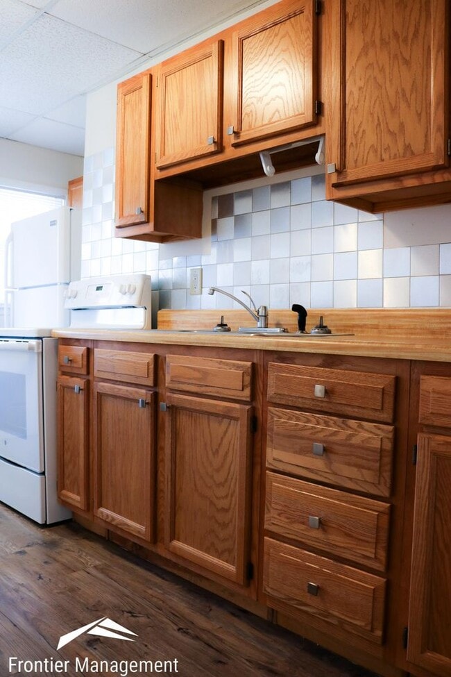 Building Photo - 923 Osage St