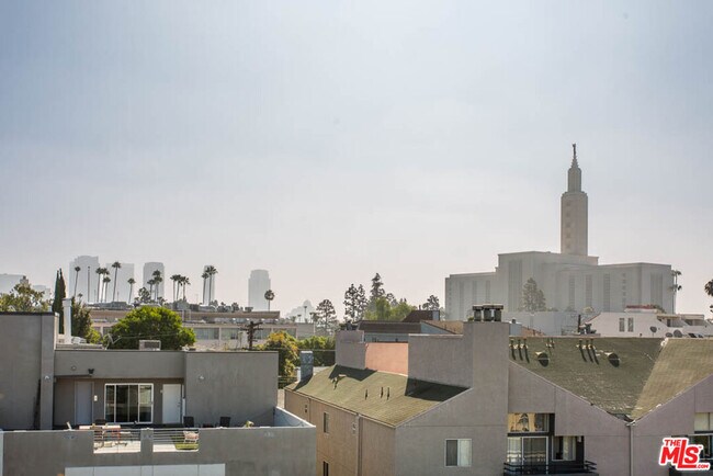 Building Photo - 1621 Malcolm Ave