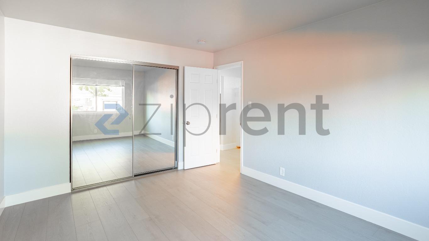 Building Photo - Unit A