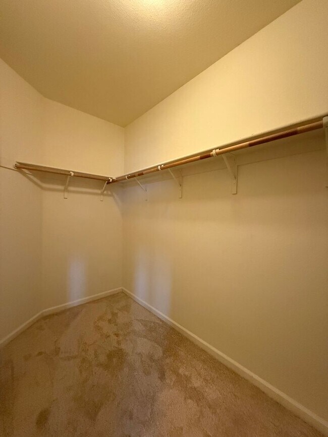 Building Photo - Private Cul-de-Sac Home in Gated Roseville Community with Views