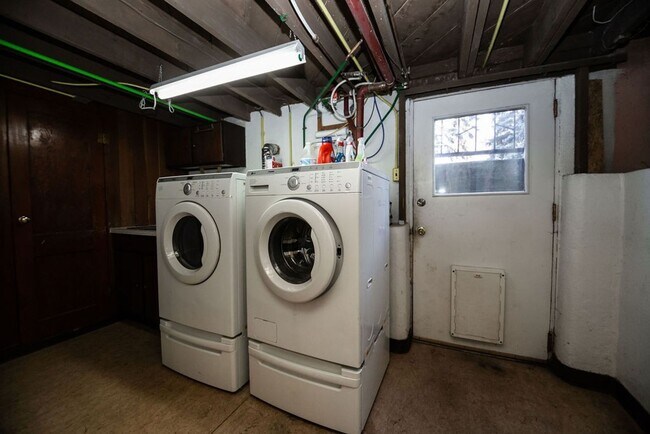 Building Photo - 2 Bedroom + Office, 3 Bath in Old Town Fort Collins