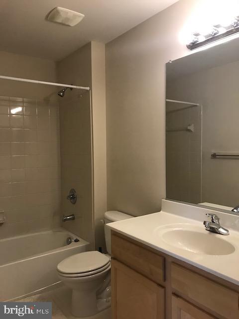 Building Photo - 3680 Chippendale Cir