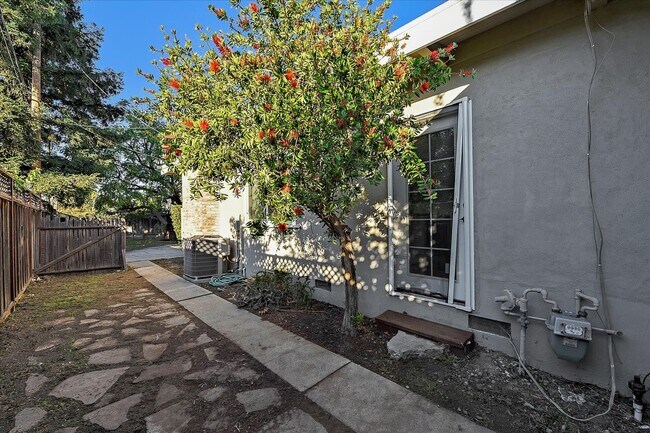 Building Photo - MID-CENTURY MODERN ON WILLOW GLEN BORDER -  SPACIOUS LOT