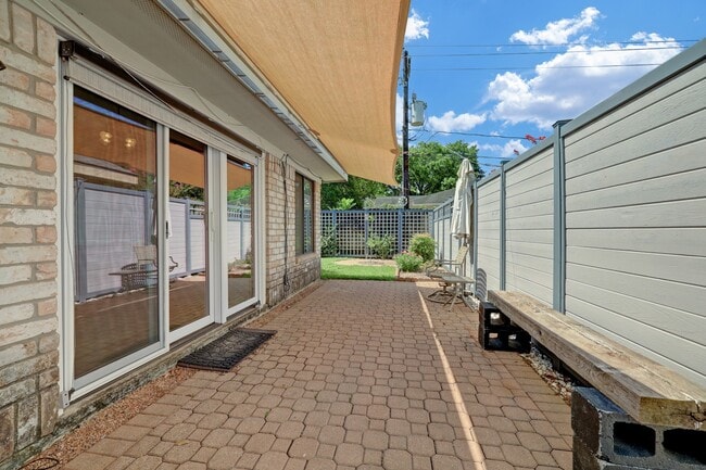 Building Photo - 12811 Ashford Hills Dr