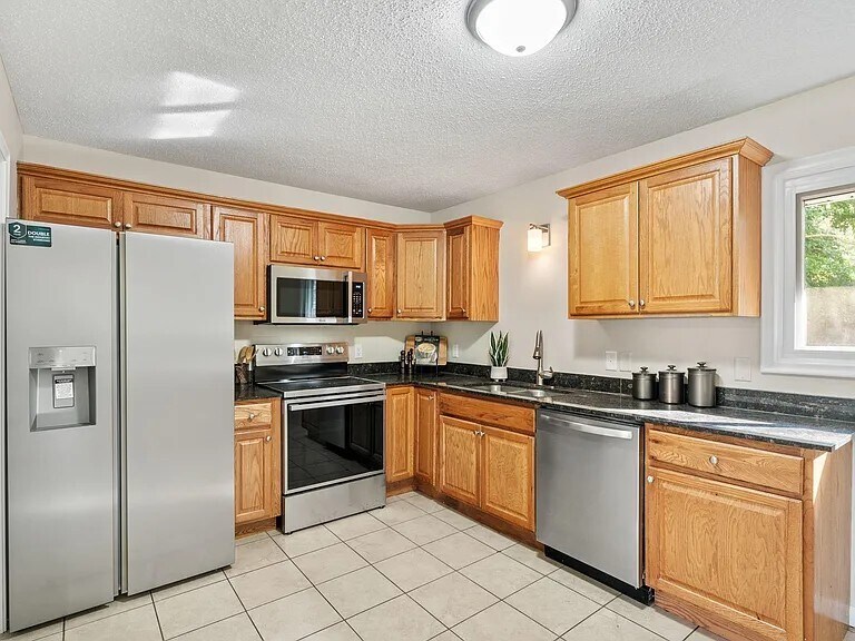 Building Photo - 609 82nd Ave N