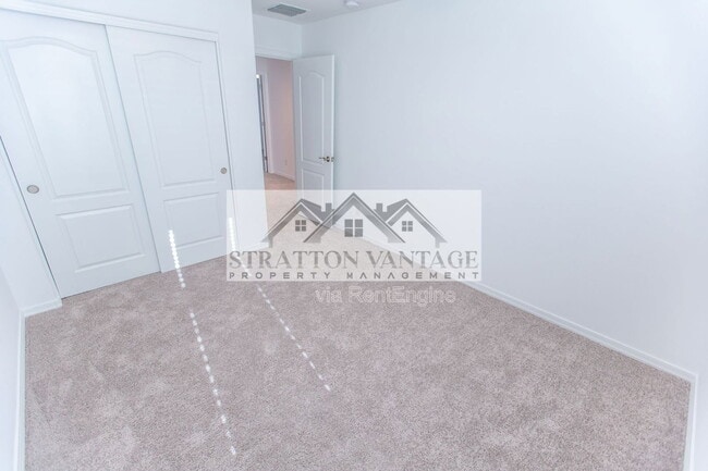 Building Photo - 14231 W El Cortez Pl