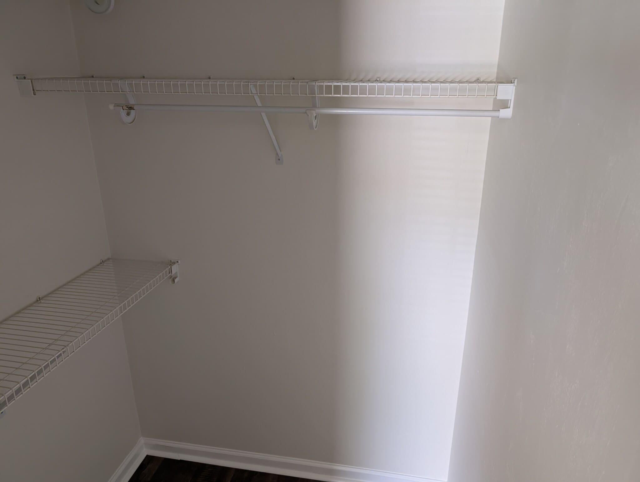 Walk In Closet - 2423 Chateau Ln
