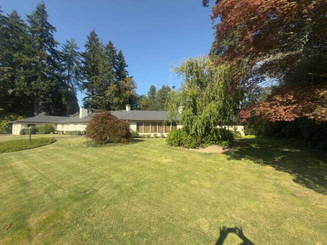 Building Photo - 3900 SW 75th Ave