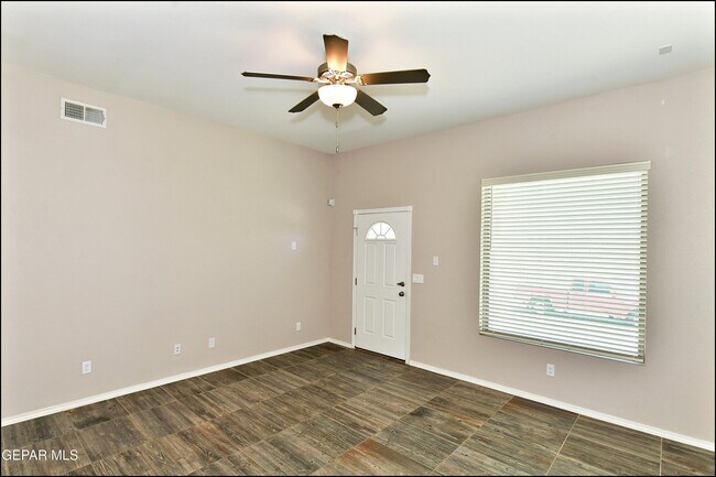 Building Photo - 963 Aircoupe Way
