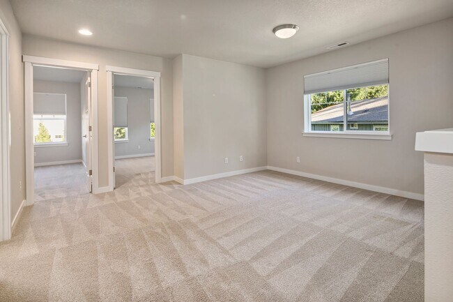 Building Photo - Stunning 3BD/3BATH Home in the Heart of Hi...