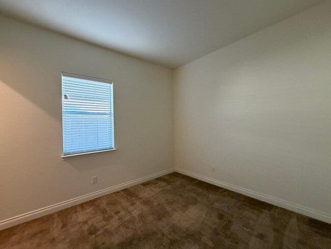 Building Photo - 9541 E Theia Dr