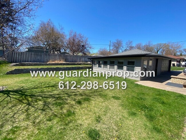 Building Photo - House Available September 1 in Mounds View...