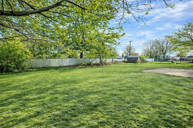 Building Photo - Charming Euclid Home in Quiet Residential Neighborhood