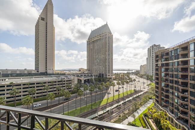 Building Photo - 500 W Harbor Dr