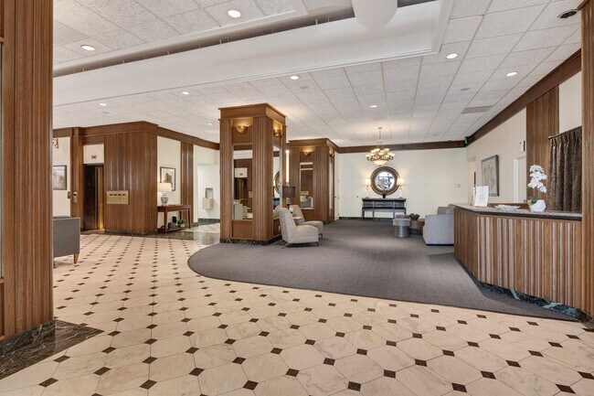 Building Photo - INCLUDES GARAGE PARKING AND INDOOR POOL! 1 BR/1 BA Downtown Memphis Condo in the Historic Claridg...