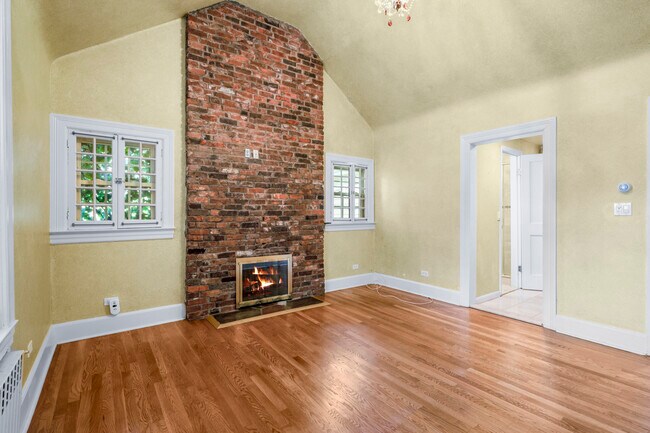 Building Photo - 1 Beech Rd