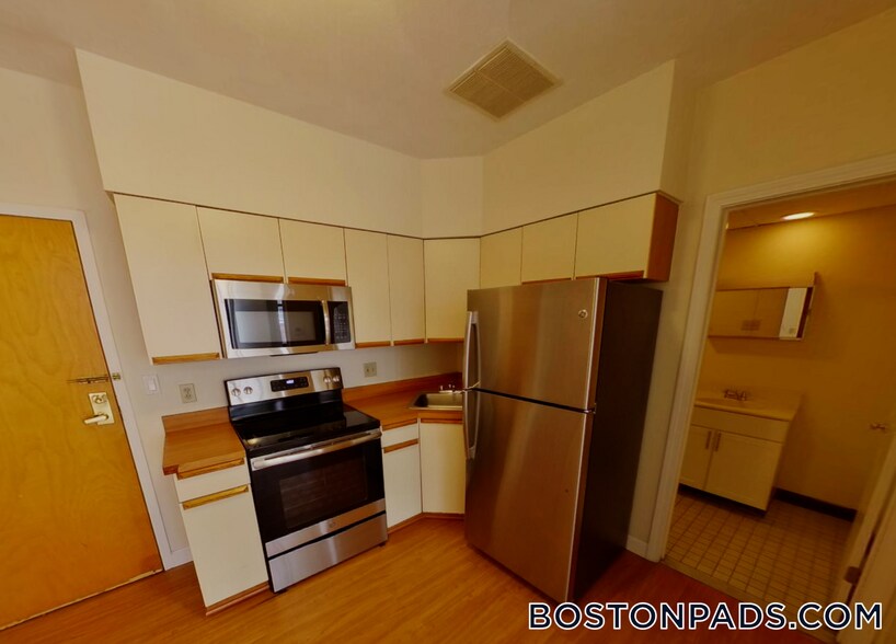 Building Photo - 81 Essex St