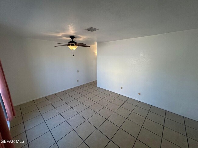 Building Photo - 3601 Okeefe Dr