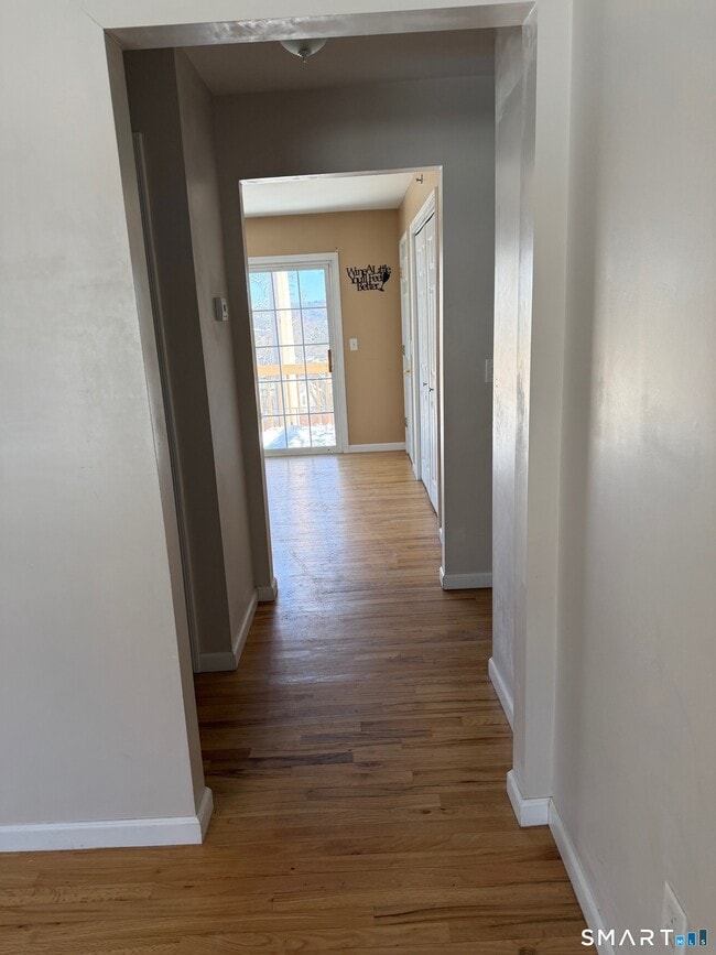 Building Photo - 108 Mohican Ave