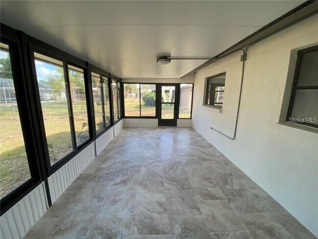 Building Photo - 3892 Suburban Ln