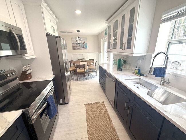 Building Photo - 3006 Gulf Dr