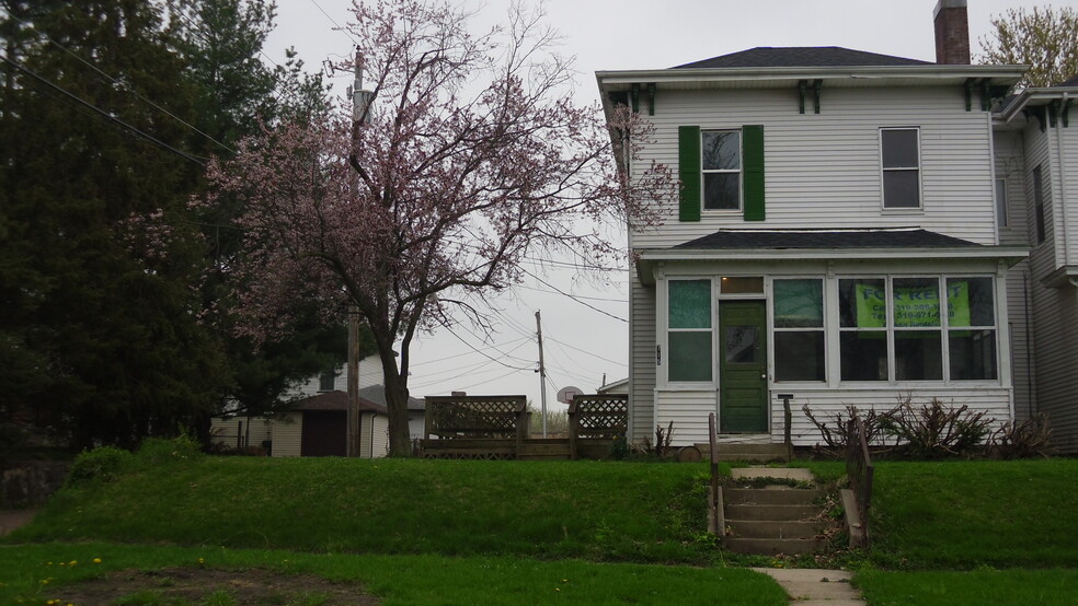 Primary Photo - 715 Elm St