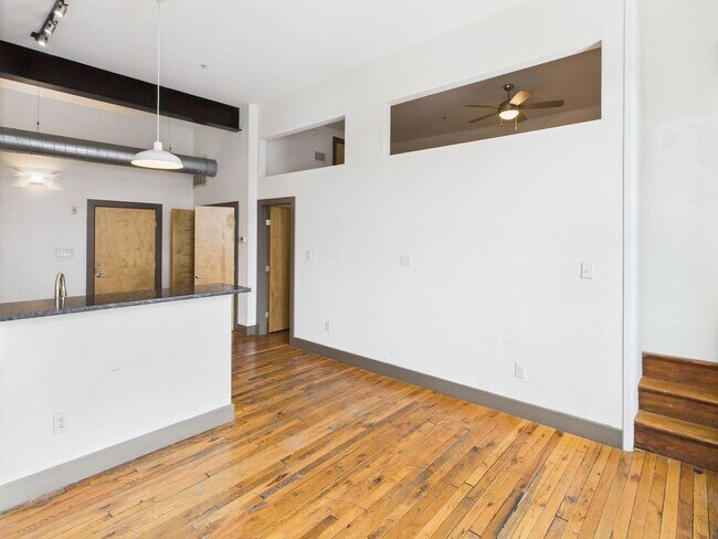 Building Photo - 1322 W Broad St