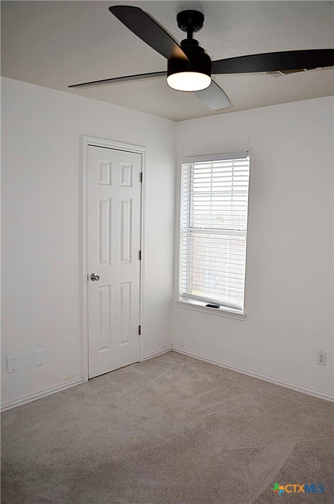 Building Photo - 2105 Merle Dr