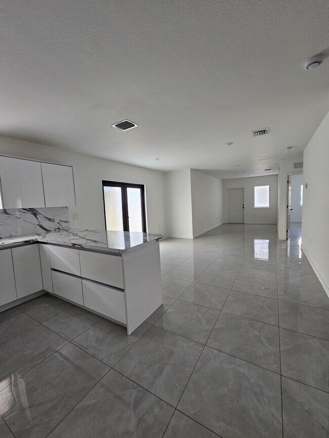 Building Photo - 2976 NW 48th St