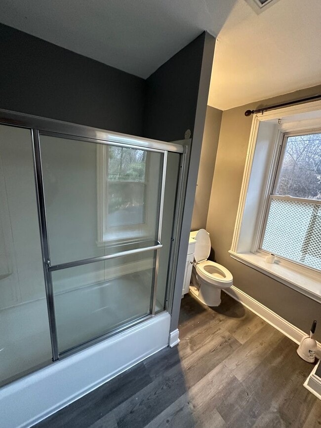 Building Photo - Newly renovated 2 bedroom