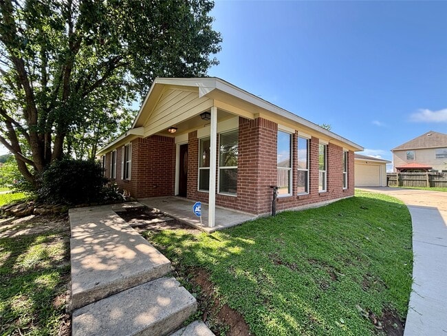 Building Photo - 13019 Skyline Dr