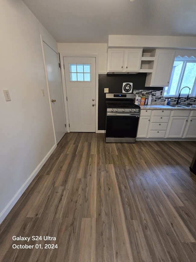 Kitchen - 21 Cree Dr