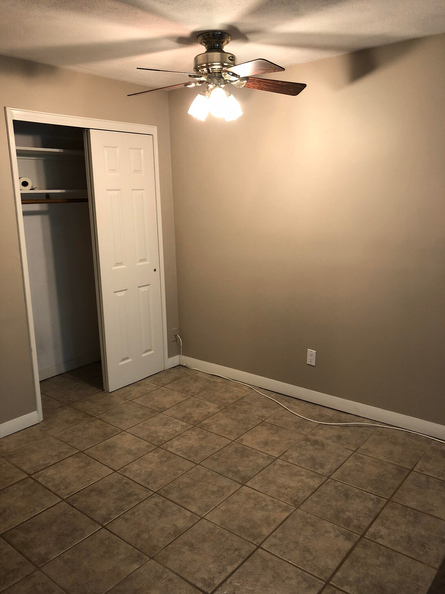 Building Photo - 100 Grand View Ave