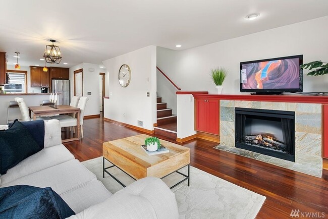 Building Photo - 3 bedroom / 2.5 bathroom townhome in West Seattle's Highland Park.