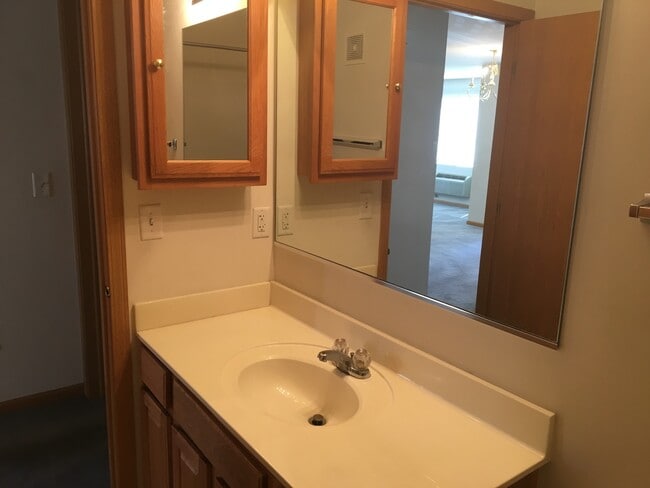 Building Photo - 122 Bertram Dr