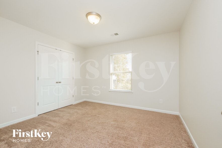 Building Photo - 719 Hot Springs Trail