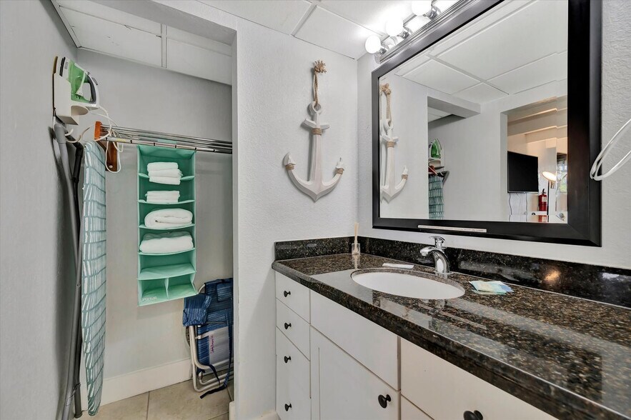 Building Photo - 611 Destiny Dr