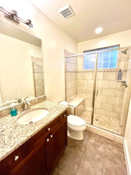 Building Photo - 775 S Corona St