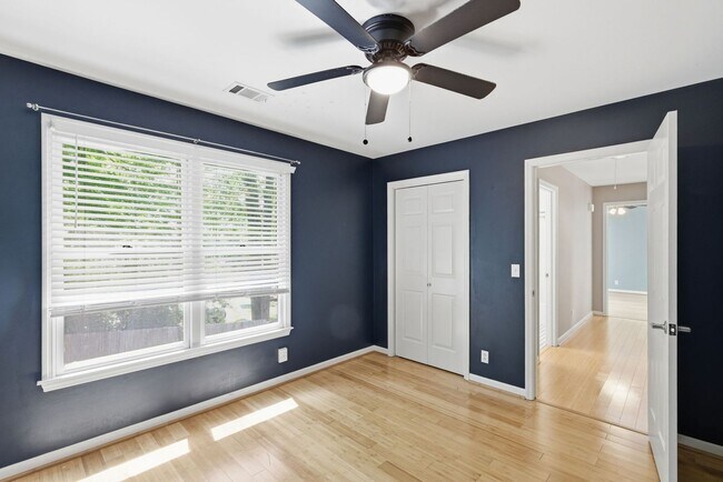 Building Photo - 913 Magnolia Ct W