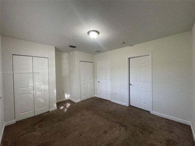 Building Photo - 4130 Napoli Lake Dr