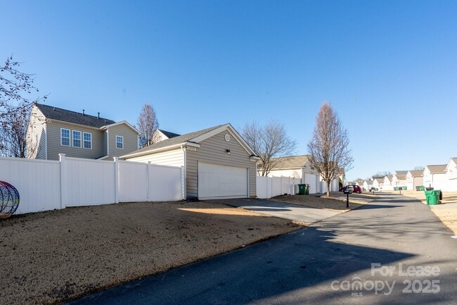 Building Photo - 10725 Serape Rd