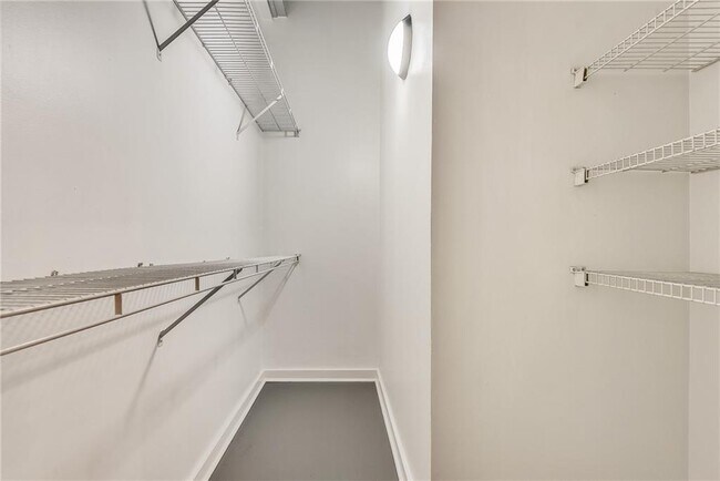 Building Photo - 400 Village Pkwy