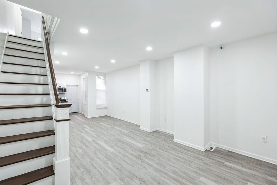 Building Photo - 5540 Harmer St