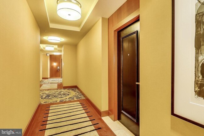 Building Photo - 717 President St