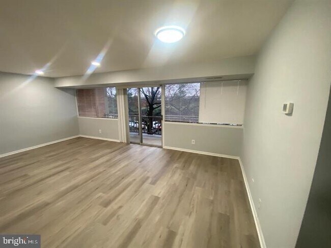 Building Photo - 5801 Quantrell Ave