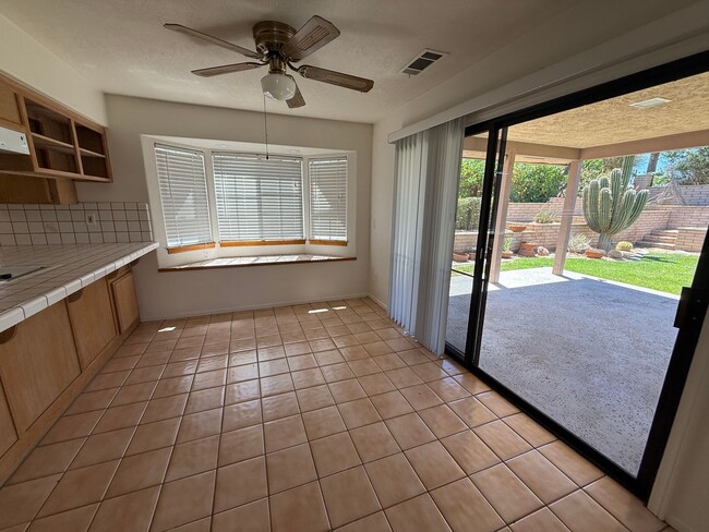 Building Photo - Victorville- Beautiful 3 Bedroom Home in G...