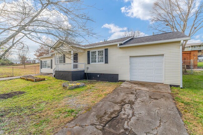 Primary Photo - 2407 Webster Ct