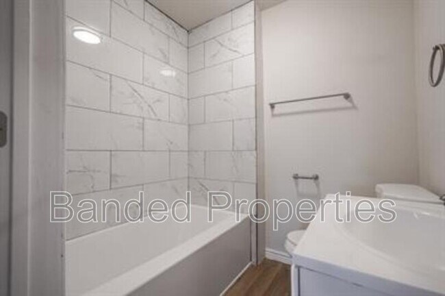 Building Photo - 376 W 700 N