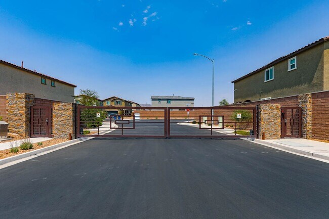 Building Photo - 4 Bed, 2.5 Bath Home In A Gated Community ...