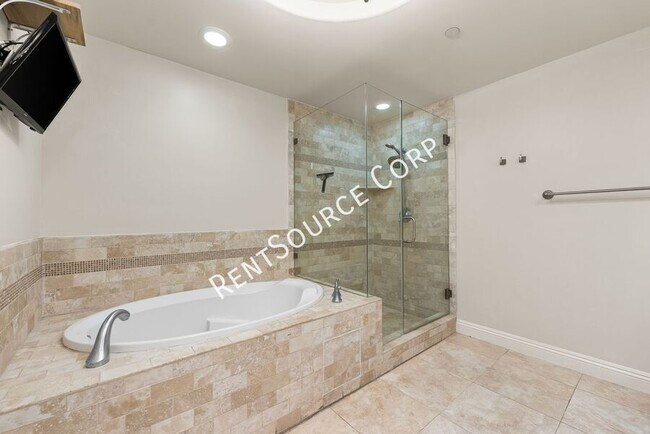 Building Photo - 12044 Hoffman St